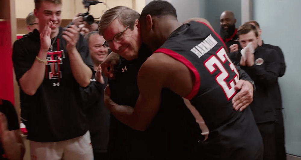Mark Adams Embraces De'Vion Harmon After Beating In-State Rival Texas