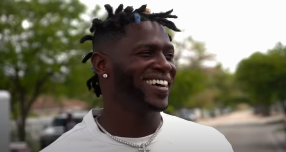 Antonio Brown Responds to Arrest Warrant Over Failure to Pay Child Support