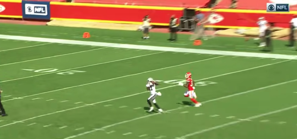 Ruggs hauls in a bomb from QB Derek Carr