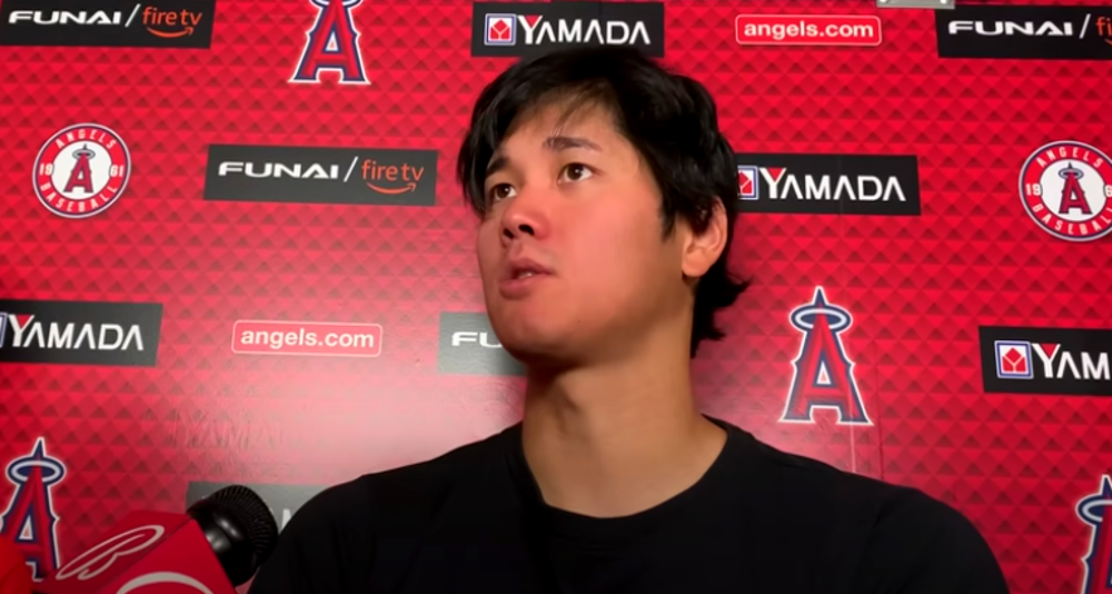 Weird? Angels Use A Body Lookalike For Shohei Ohtani On Team Picture ...