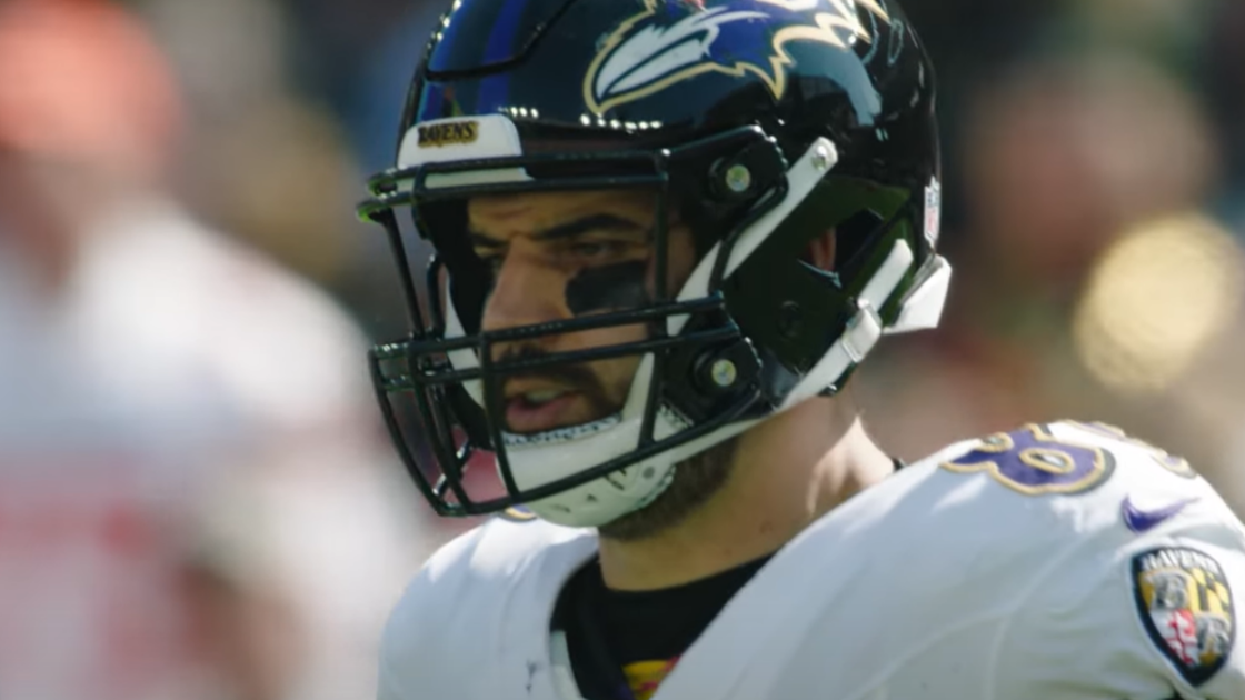 Mark Andrews, the tight end for the Baltimore Ravens, has been hailed as a hero after saving a woman's life during a mid-air emergency.